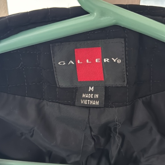 Gallery woman’s medium coat - Picture 2 of 3